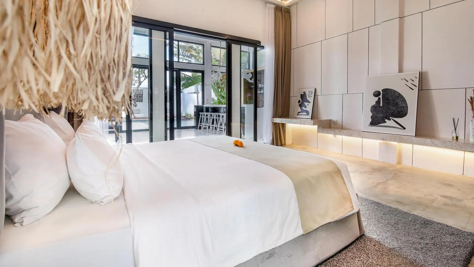 Villa Giraffe Seminyak, 4Br Short Walk To Potato Head