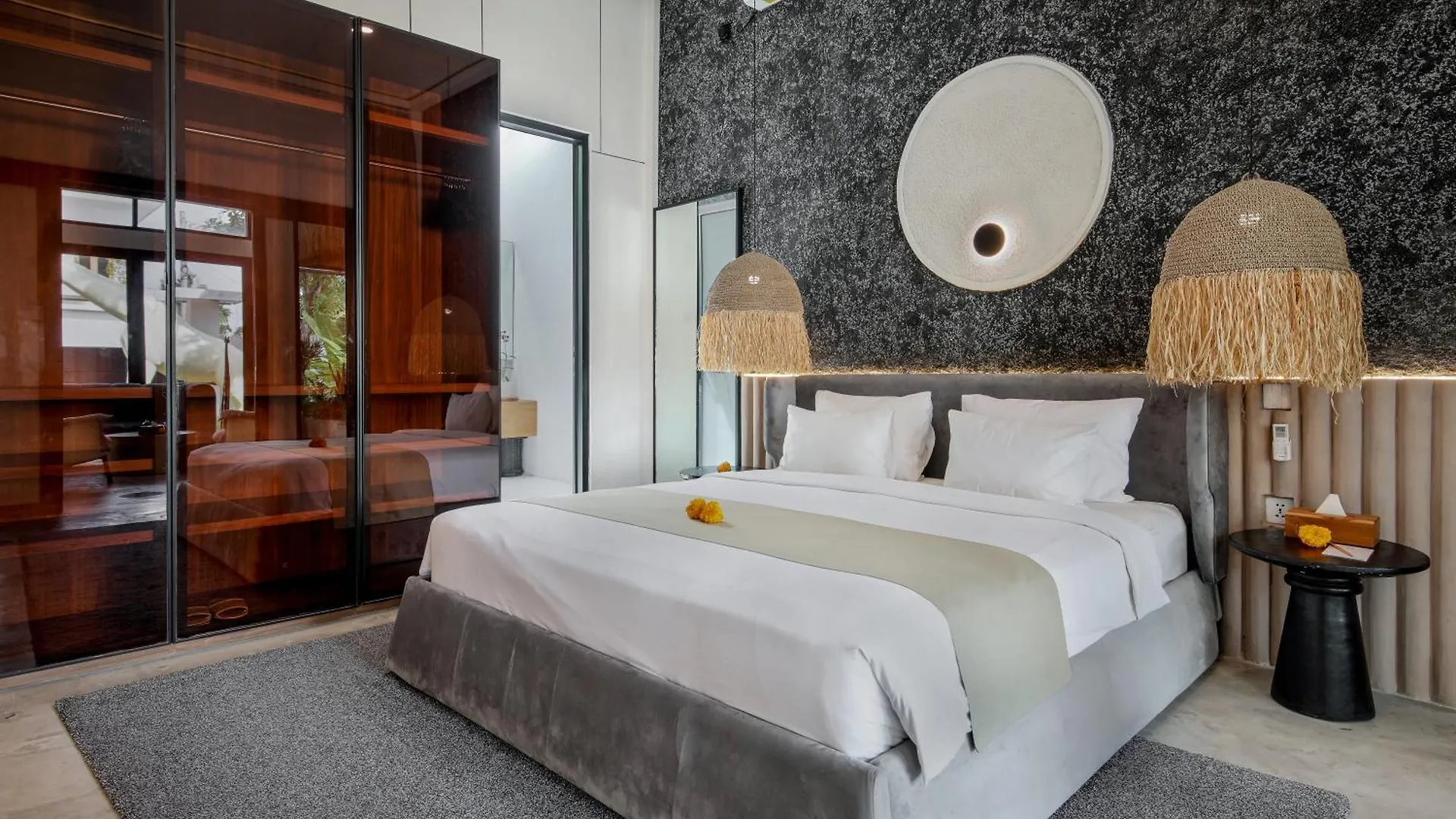 Villa Giraffe Seminyak, 4Br Short Walk To Potato Head