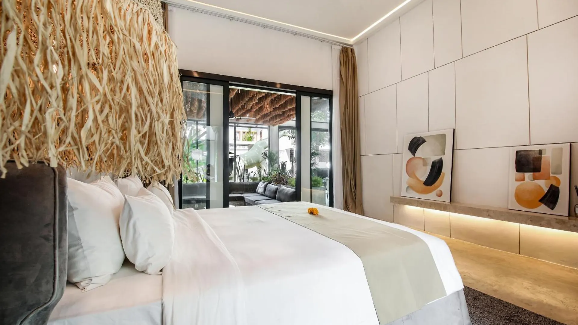 Villa Giraffe Seminyak, 4Br Short Walk To Potato Head Indonesien