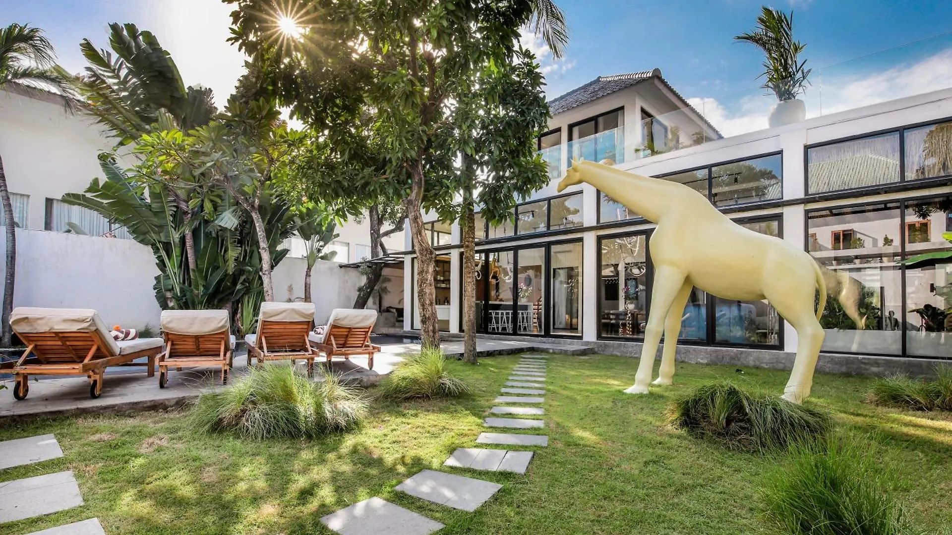 Villa Giraffe Seminyak, 4Br Short Walk To Potato Head 0*,  Indonesien