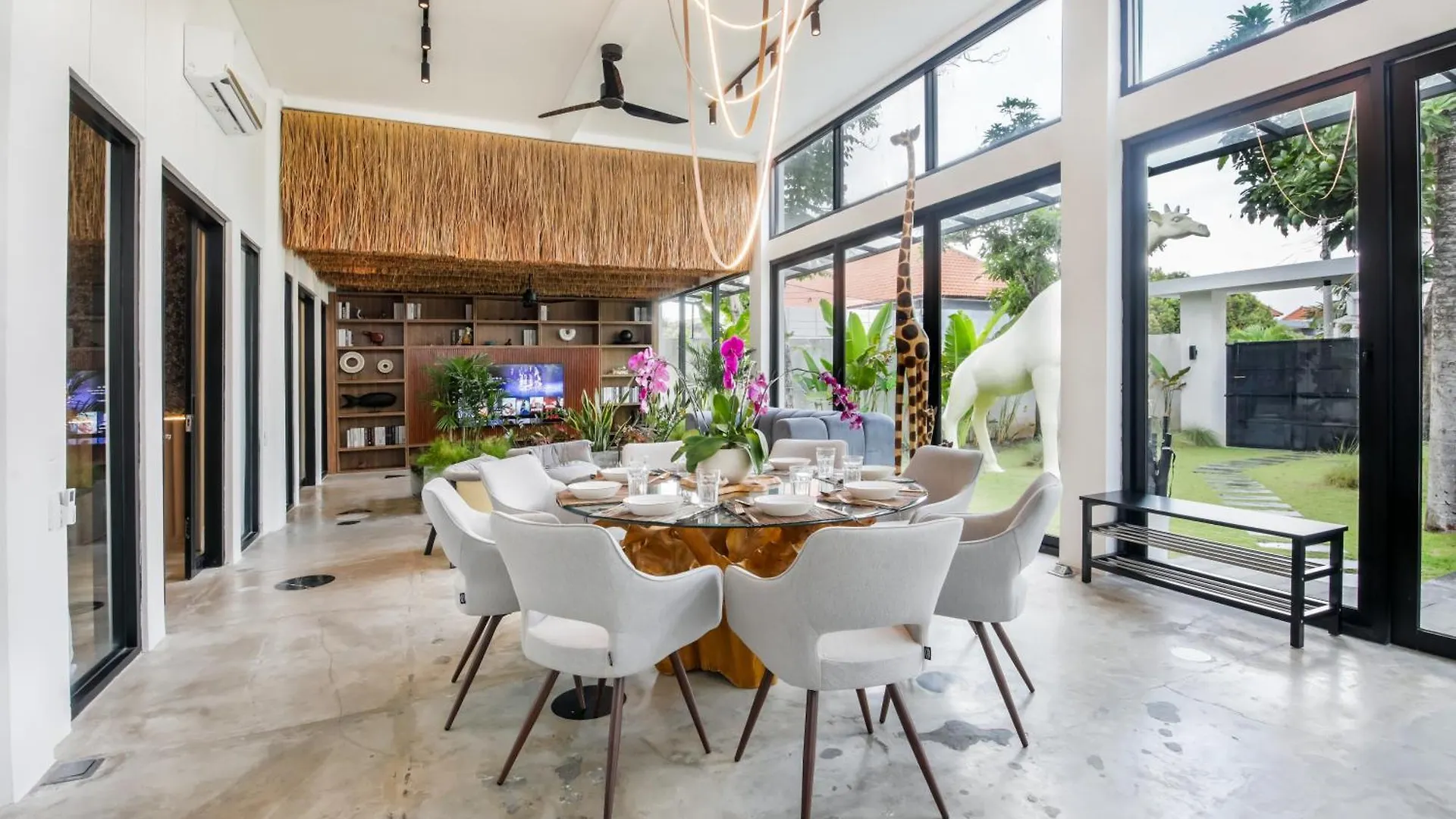 Villa Giraffe Seminyak, 4Br Short Walk To Potato Head 0*,  Indonesien