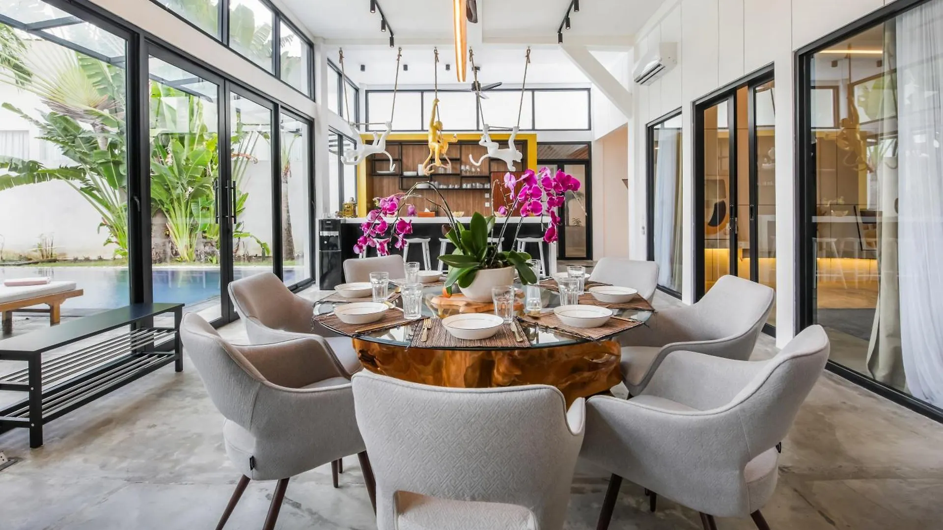 Villa Giraffe Seminyak, 4Br Short Walk To Potato Head